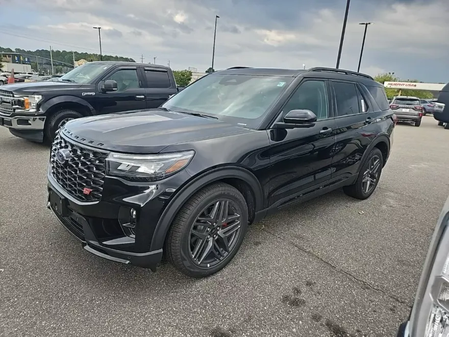 2025 Ford Explorer ST photo 1