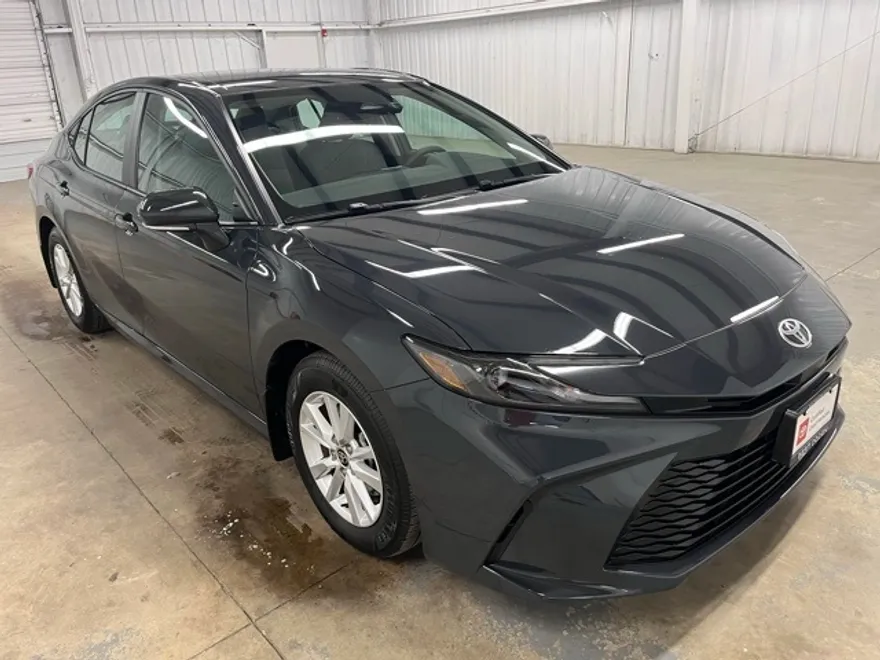 2025 Toyota Camry LE photo 1