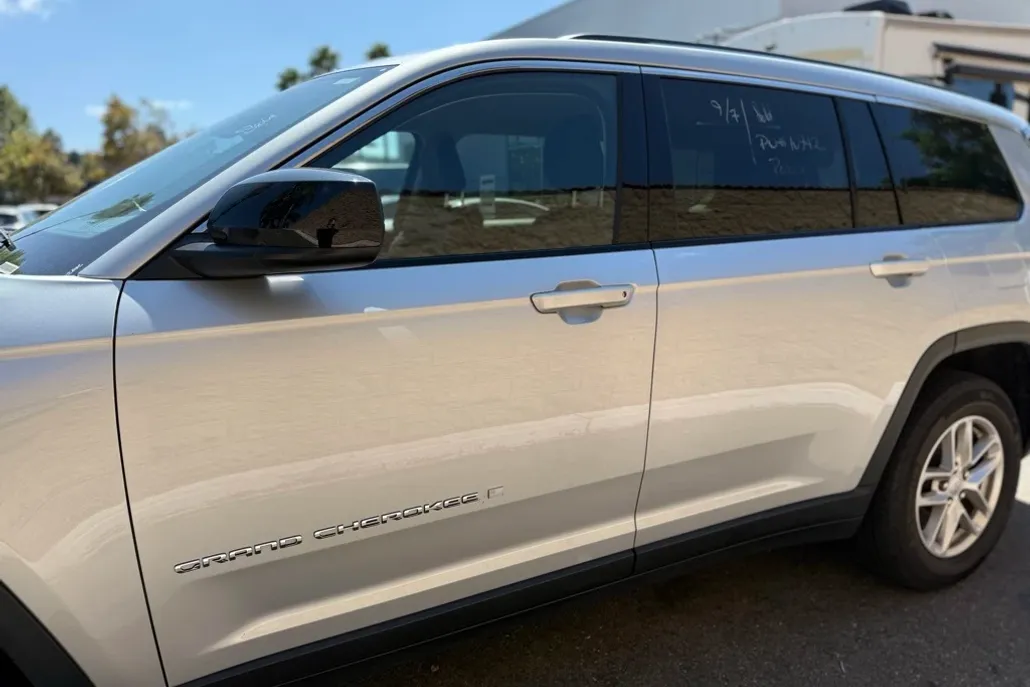 2023 Jeep Grand Cherokee Laredo photo 1