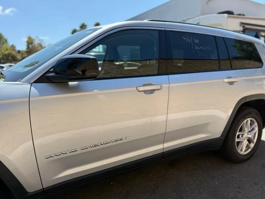 2023 Jeep Grand Cherokee Laredo photo 1