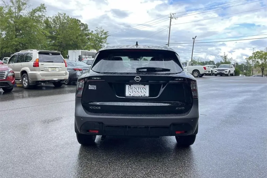 2025 Nissan Kicks SV photo 1