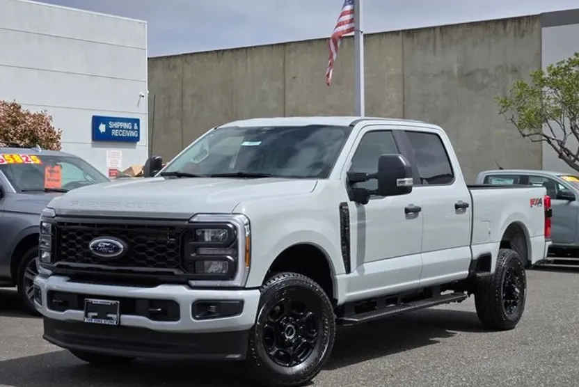 2025 Ford F-250 photo 1