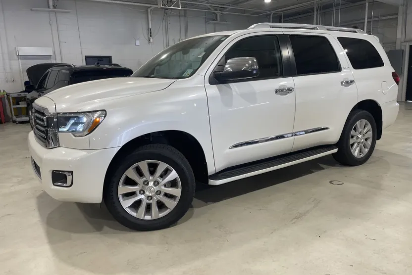 2019 Toyota Sequoia Platinum photo 1