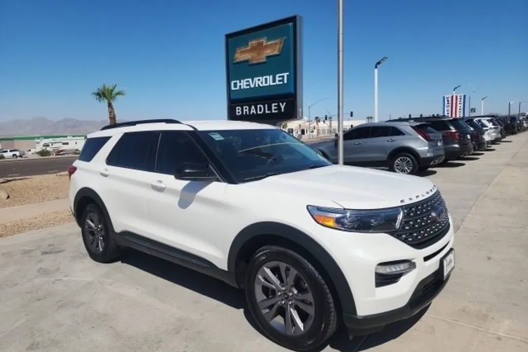 2022 Ford Explorer XLT photo 1