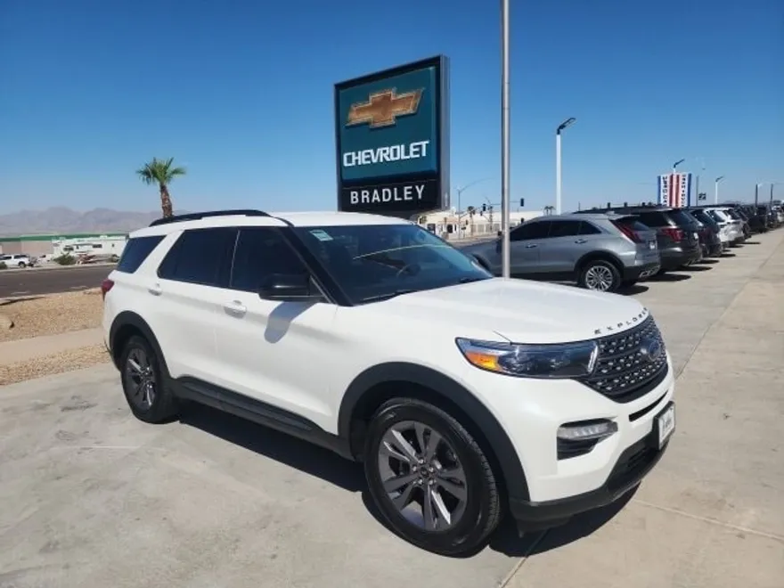 2022 Ford Explorer XLT photo 1