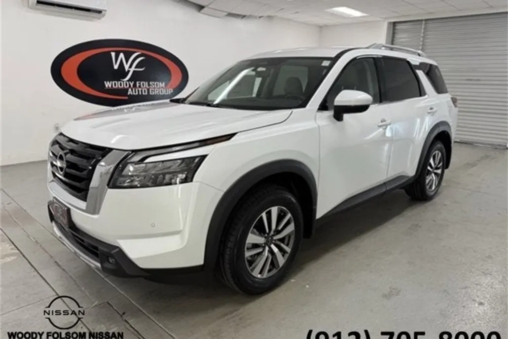 2025 Nissan Pathfinder SL photo 1