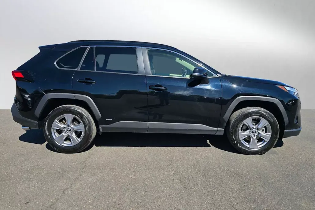 2022 Toyota RAV4 Hybrid XLE photo 1