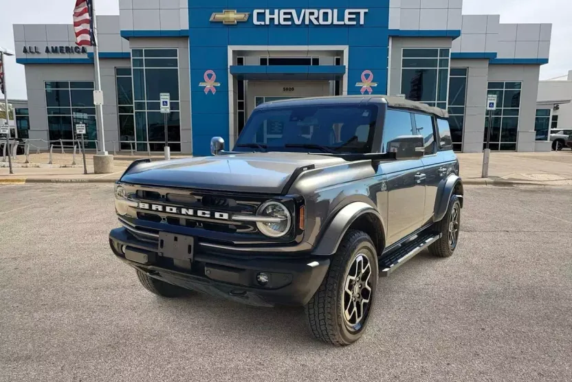 2022 Ford Bronco Outer Banks photo 1