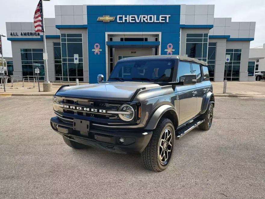2022 Ford Bronco Outer Banks photo 1