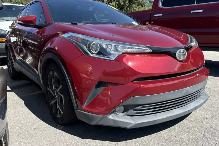 2018 Toyota C-HR XLE Premium photo 1