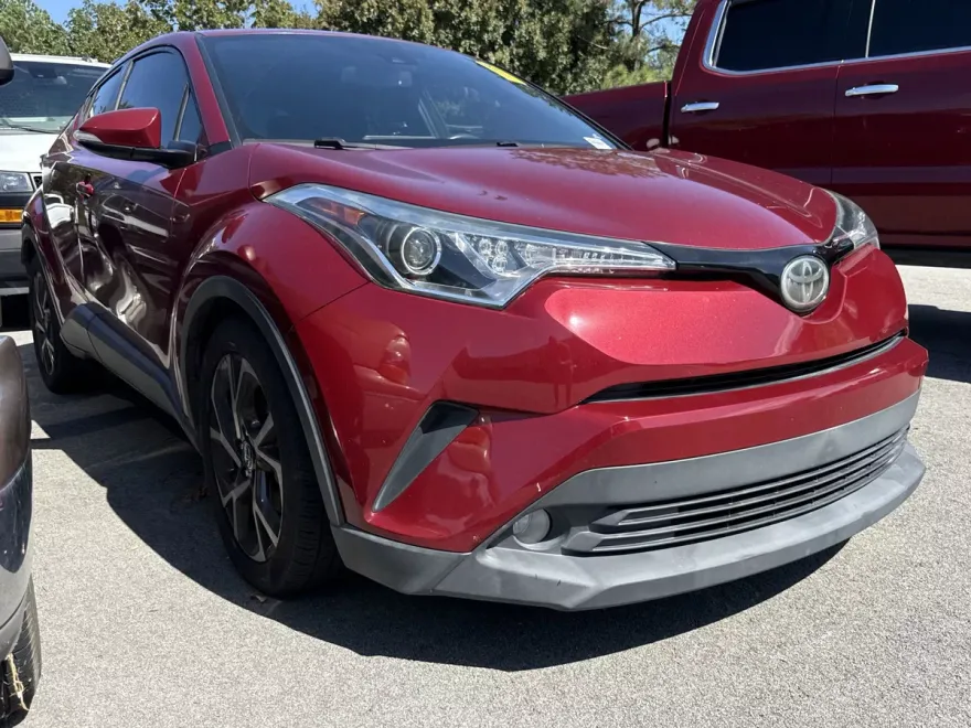 2018 Toyota C-HR XLE Premium photo 1