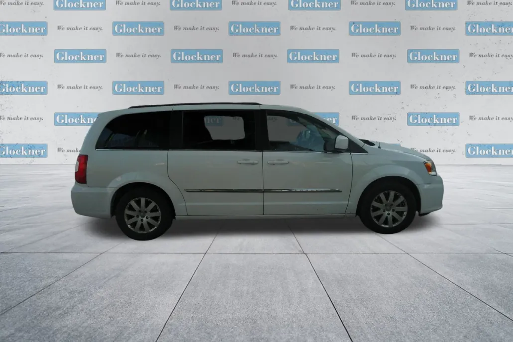 2014 Chrysler Town & Country Touring photo 1
