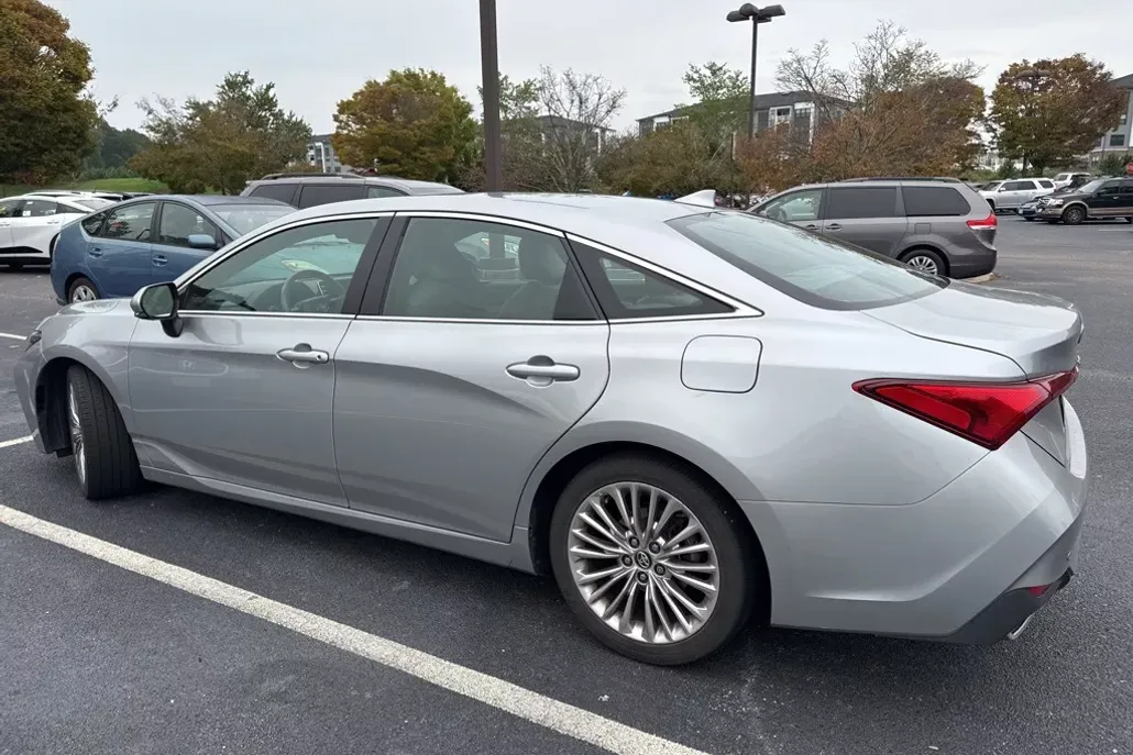 2020 Toyota Avalon Limited photo 1
