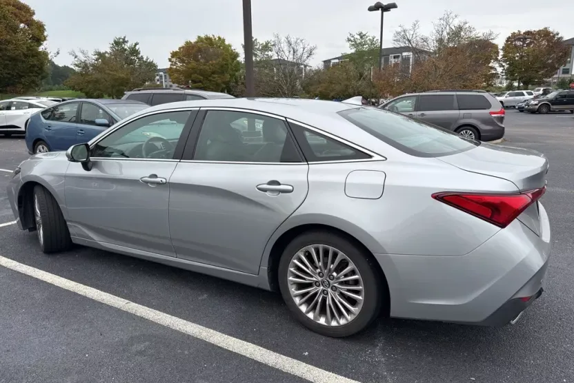2020 Toyota Avalon Limited photo 1