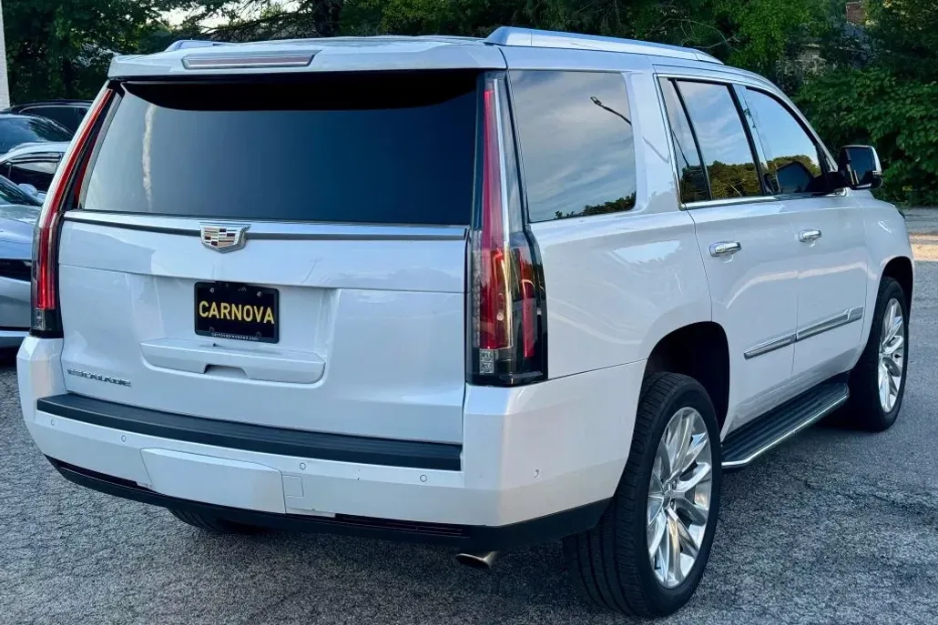 2019 Cadillac Escalade Luxury Sport photo 1