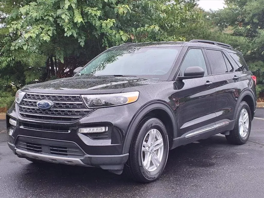 2023 Ford Explorer XLT photo 1