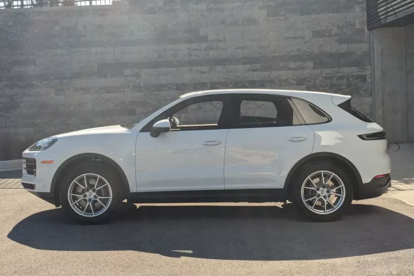 2025 Porsche Cayenne S photo 1