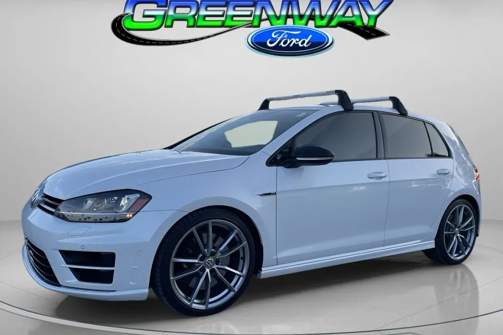 2017 Volkswagen Golf R 4Motion photo 1