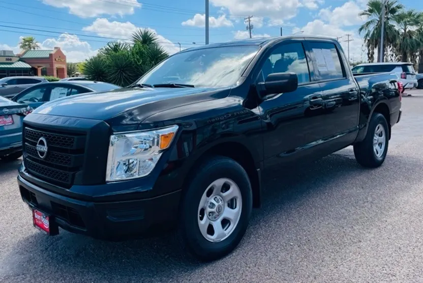 2023 Nissan Titan S photo 1