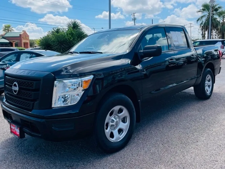 2023 Nissan Titan S photo 1