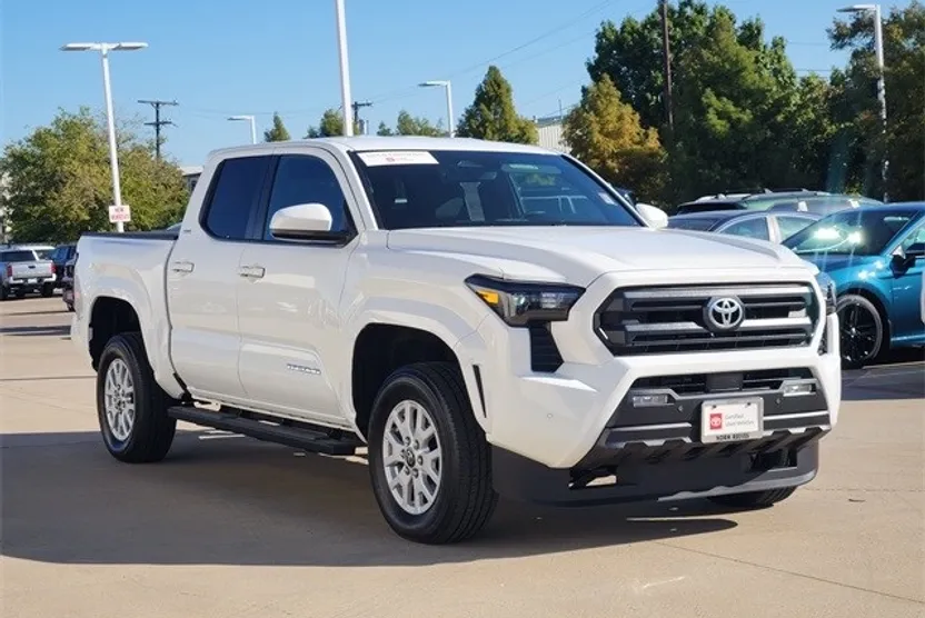 2025 Toyota Tacoma SR5 photo 1