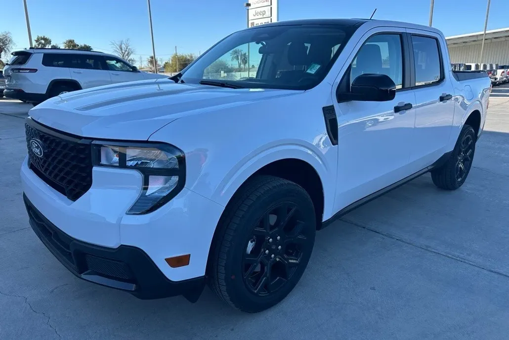 2025 Ford Maverick XLT photo 1