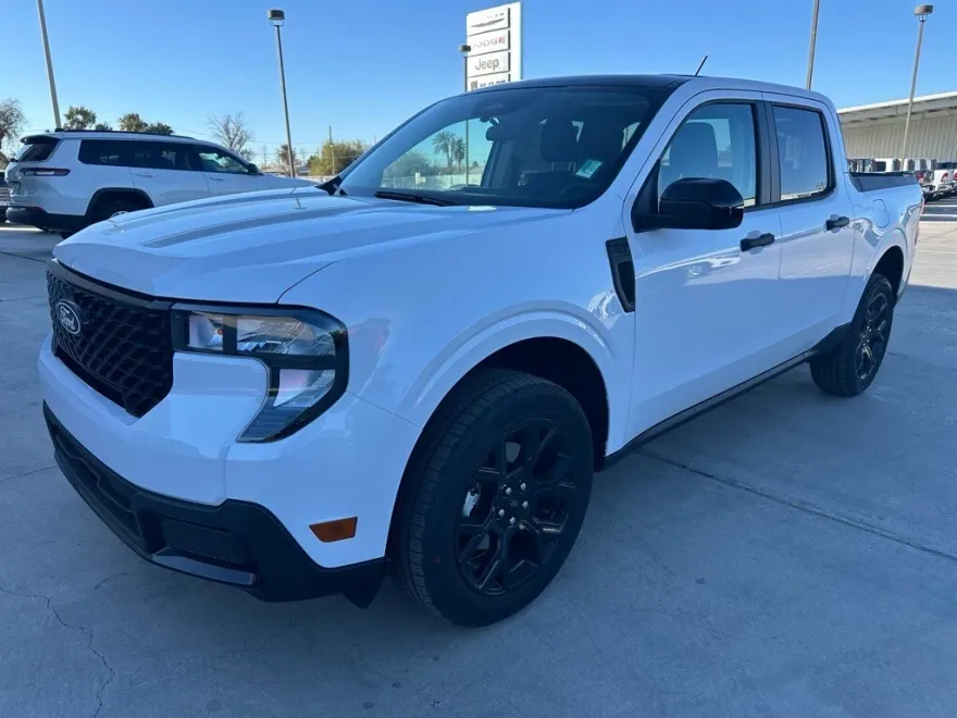 2025 Ford Maverick XLT photo 1