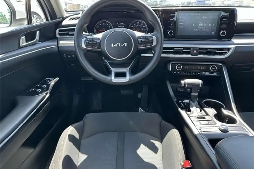 2023 Kia K5 LXS photo 1