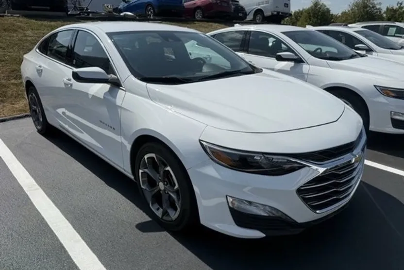 2024 Chevrolet Malibu 1LT photo 1