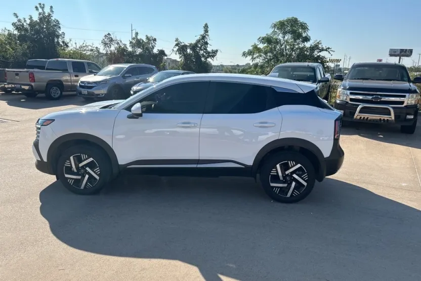 2025 Nissan Kicks SV photo 1