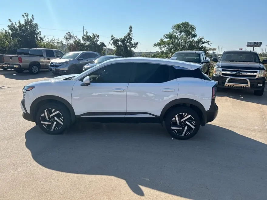 2025 Nissan Kicks SV photo 1