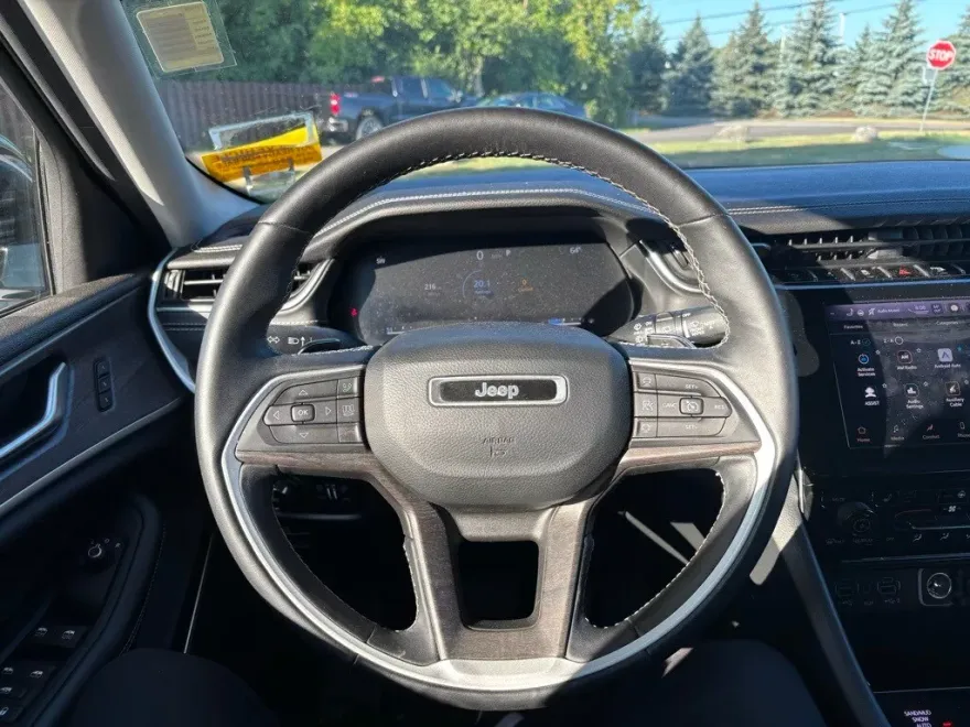 2022 Jeep Grand Cherokee Limited photo 1