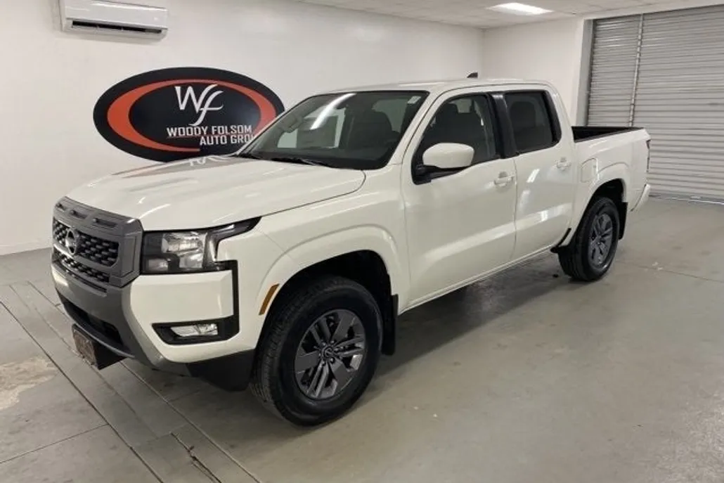 2025 Nissan Frontier Crew Cab SV photo 1