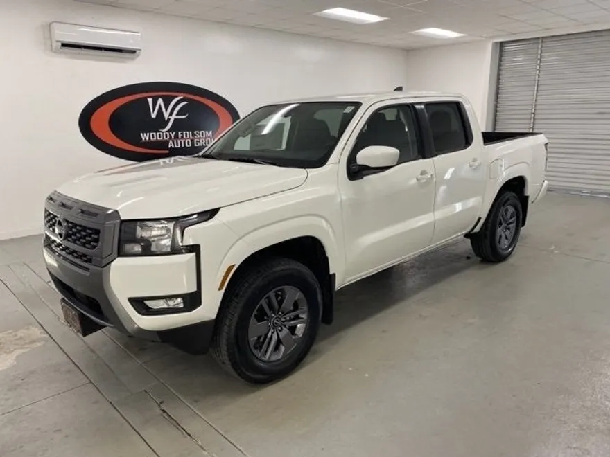 2025 Nissan Frontier Crew Cab SV photo 1
