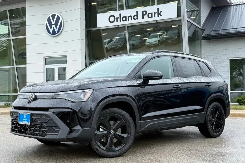 2025 Volkswagen Taos SE photo 1