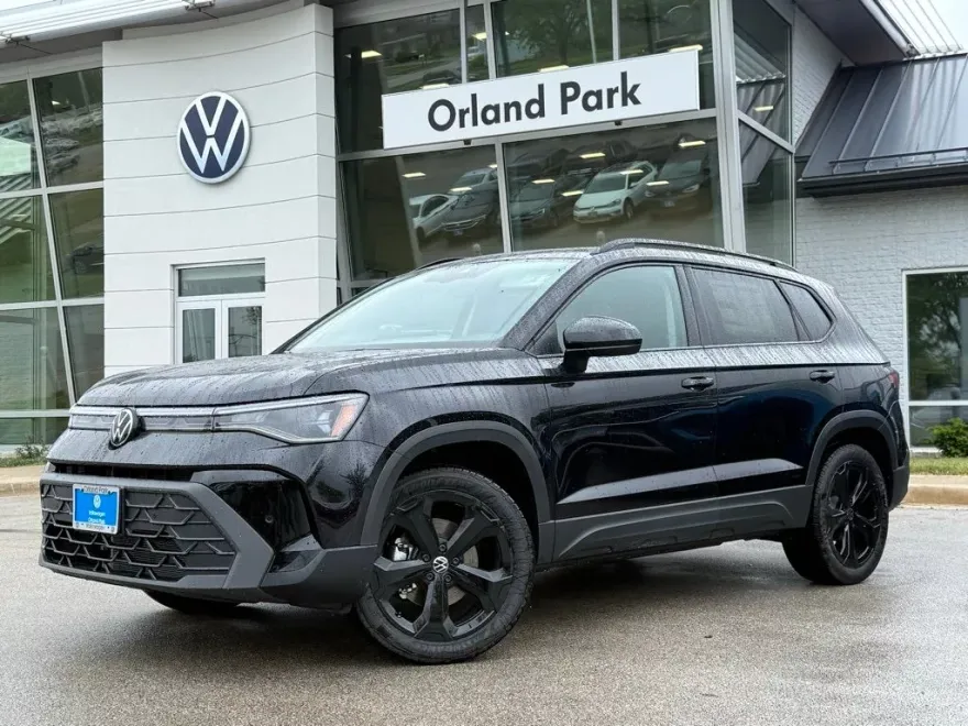 2025 Volkswagen Taos SE photo 1
