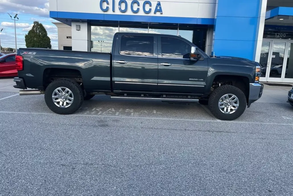 2017 Chevrolet Silverado 2500HD LTZ photo 1