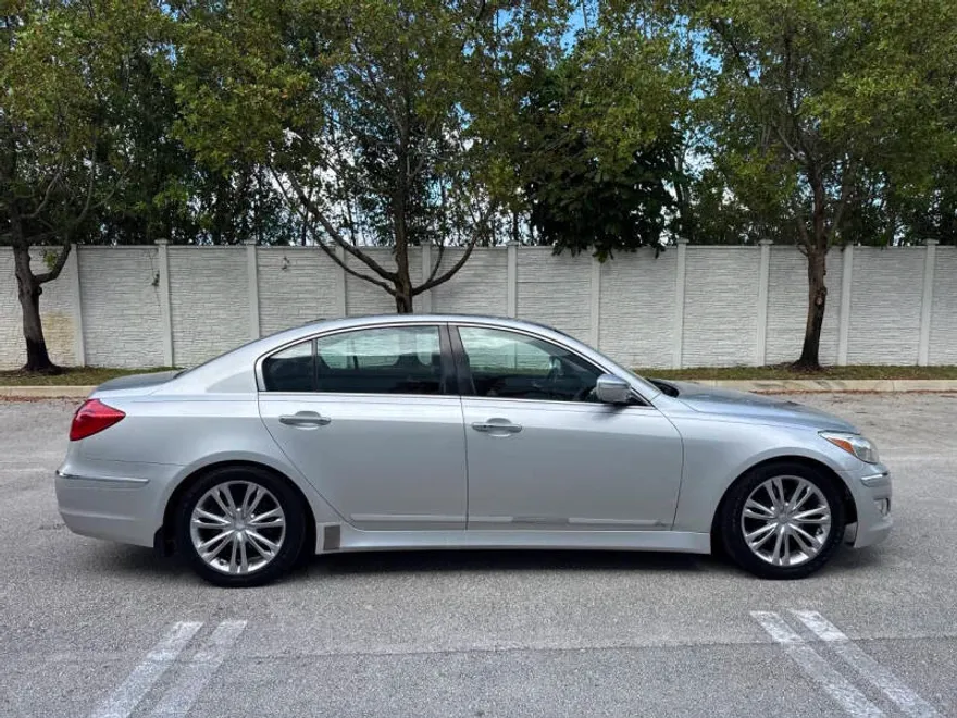 2012 Hyundai Genesis 3.8 photo 1