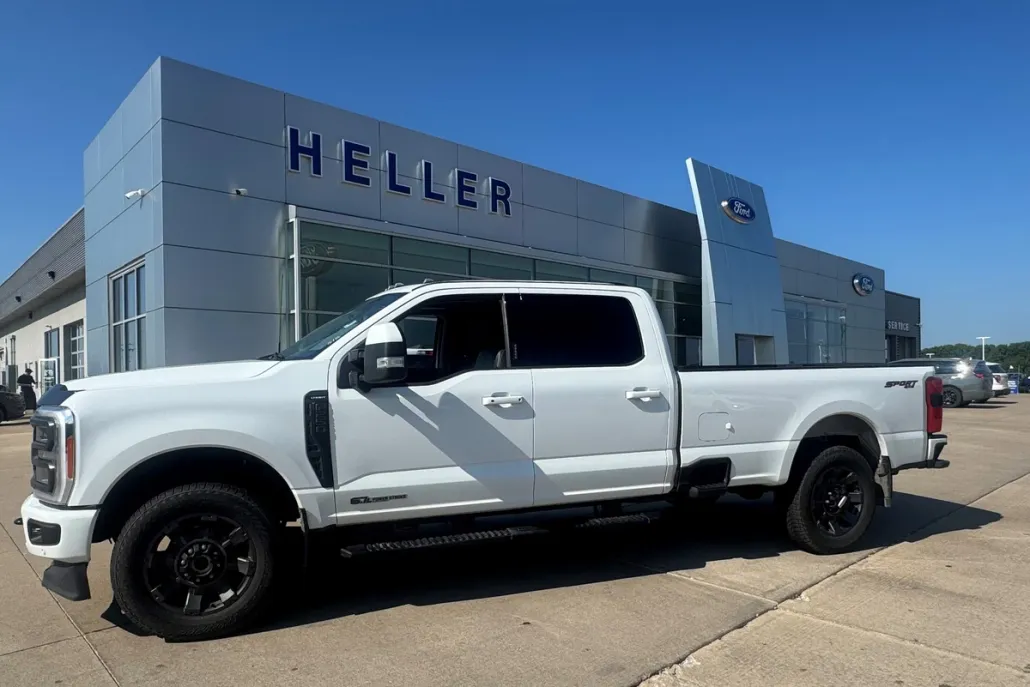 2023 Ford F-250 Lariat photo 1