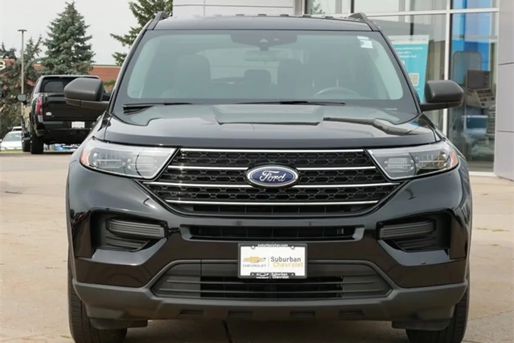 2021 Ford Explorer XLT photo 1