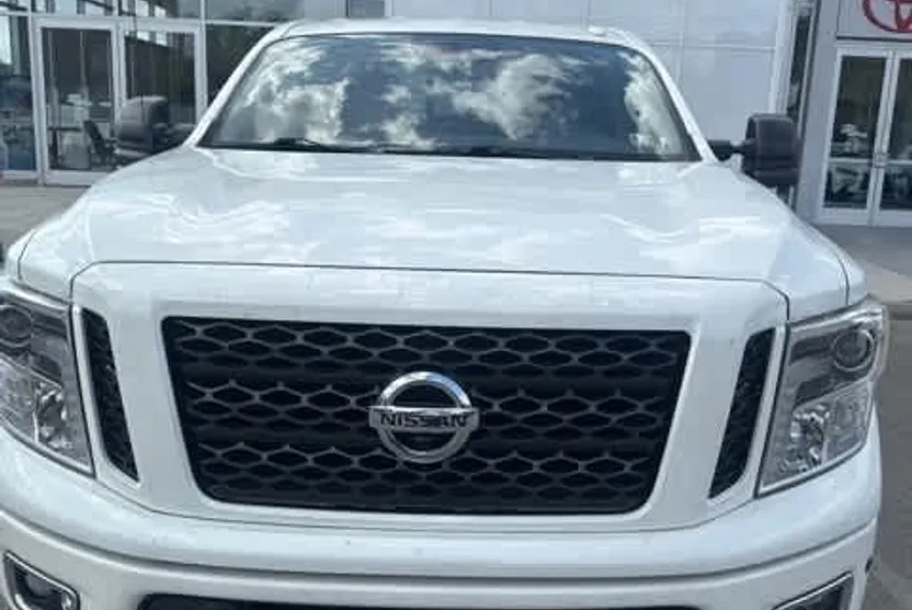2017 Nissan Titan PRO-4X photo 1