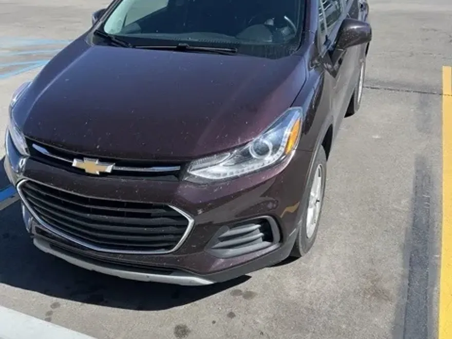 2022 Chevrolet Trax LT photo 1