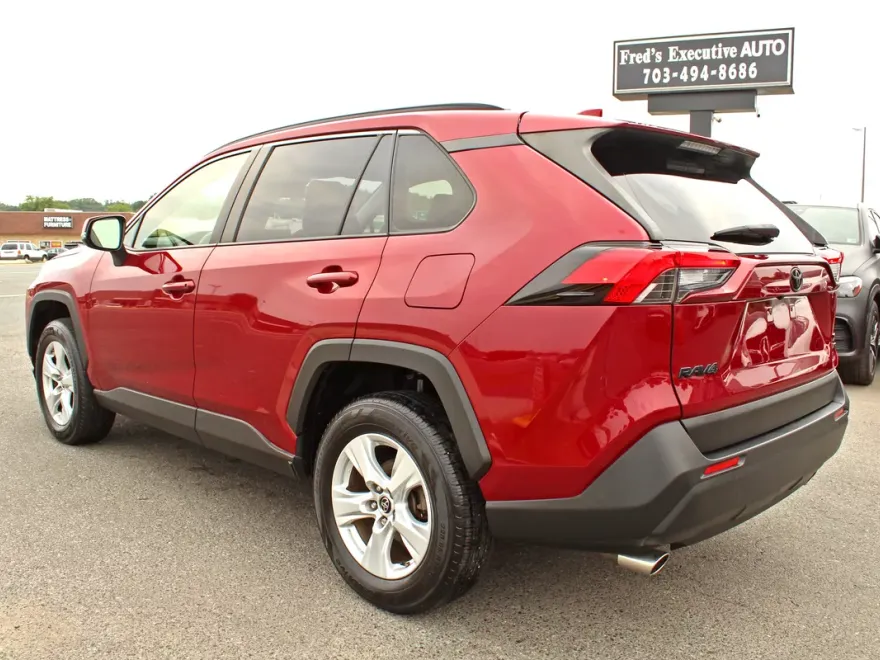 2019 Toyota RAV4 XLE photo 1