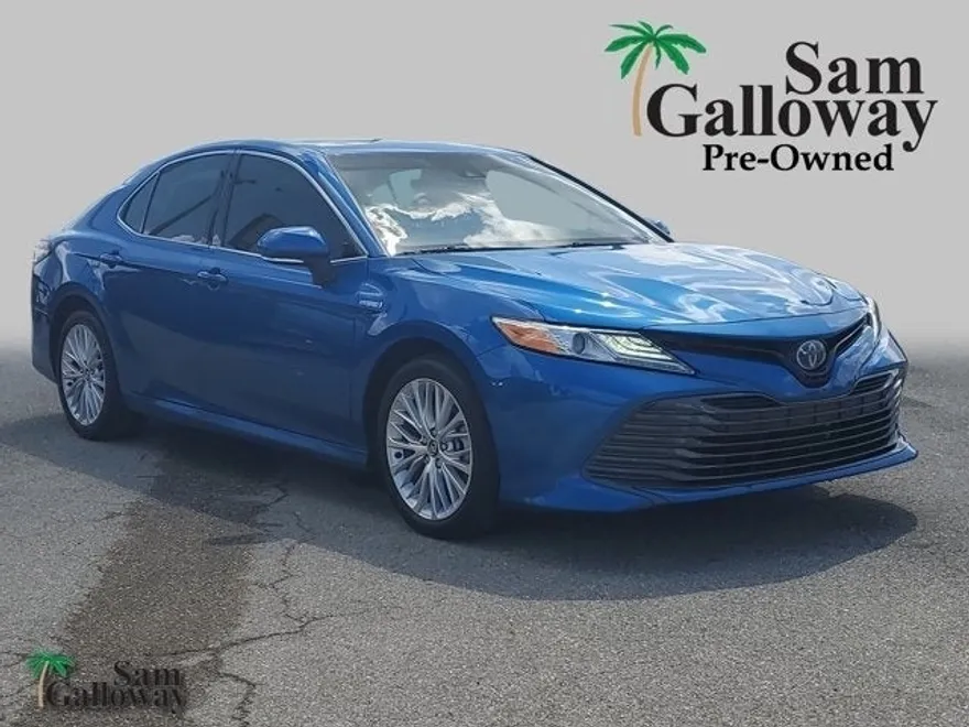 2020 Toyota Camry Hybrid XLE photo 1