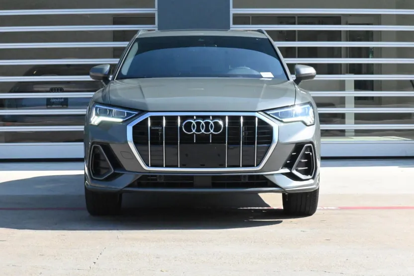 2024 Audi Q3 S line Premium Plus photo 1