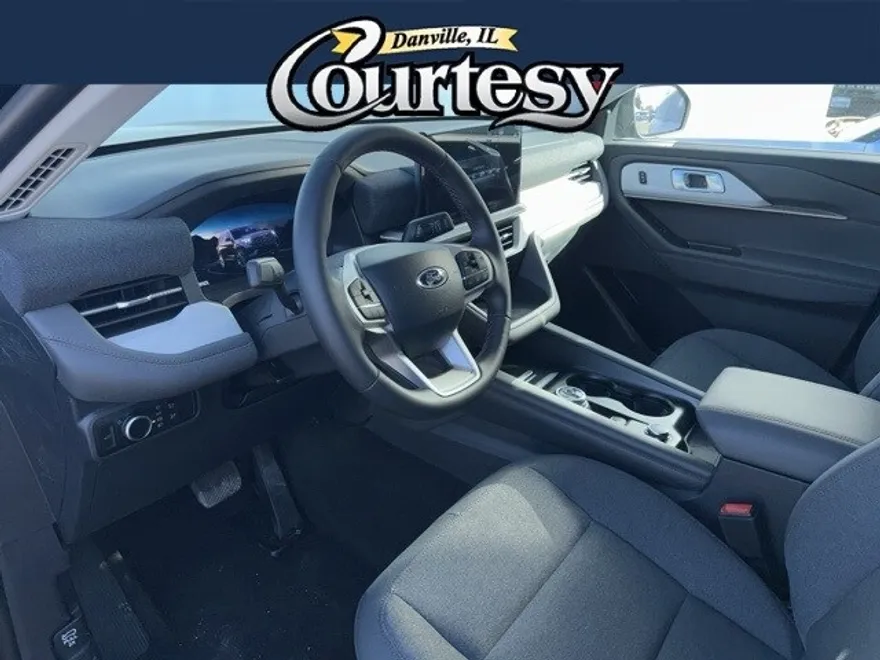 2025 Ford Explorer photo 1