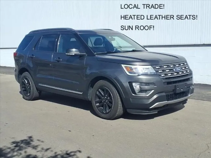 2016 Ford Explorer XLT photo 1