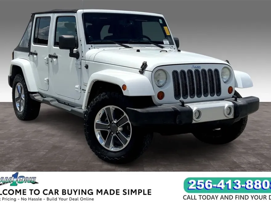 2013 Jeep Wrangler Unlimited Sahara photo 1