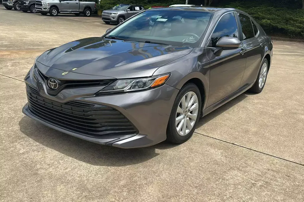 2020 Toyota Camry LE photo 1