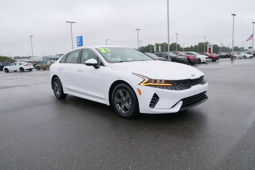 2021 Kia K5 LXS photo 1